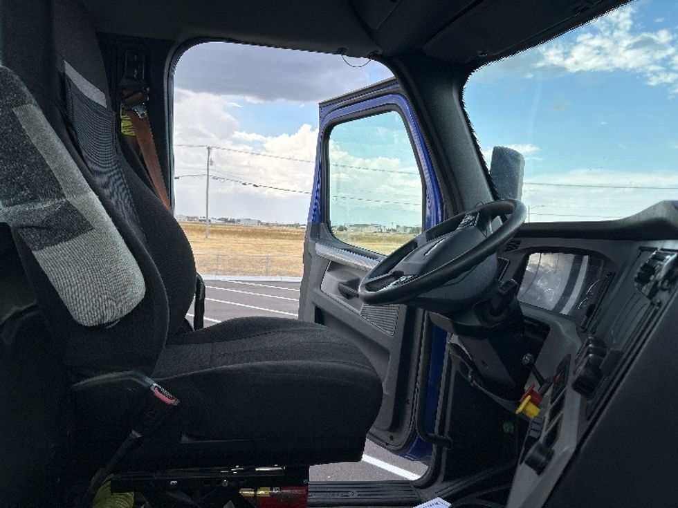 Day Cab Tractor-Heavy Duty Tractors-Freightliner-2021-T11664ST-Wichita-KS-585,555\n\t\tmiles-$ 38,000 - Image 14