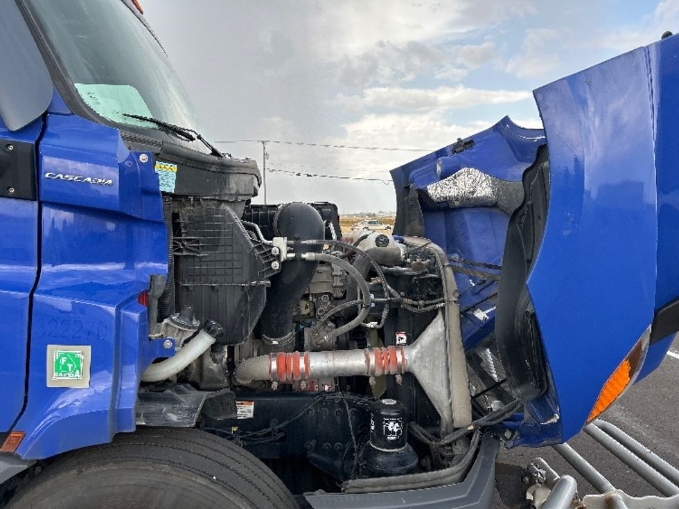 Day Cab Tractor-Heavy Duty Tractors-Freightliner-2021-T11664ST-Wichita-KS-585,555\n\t\tmiles-$ 38,000 - Image 15