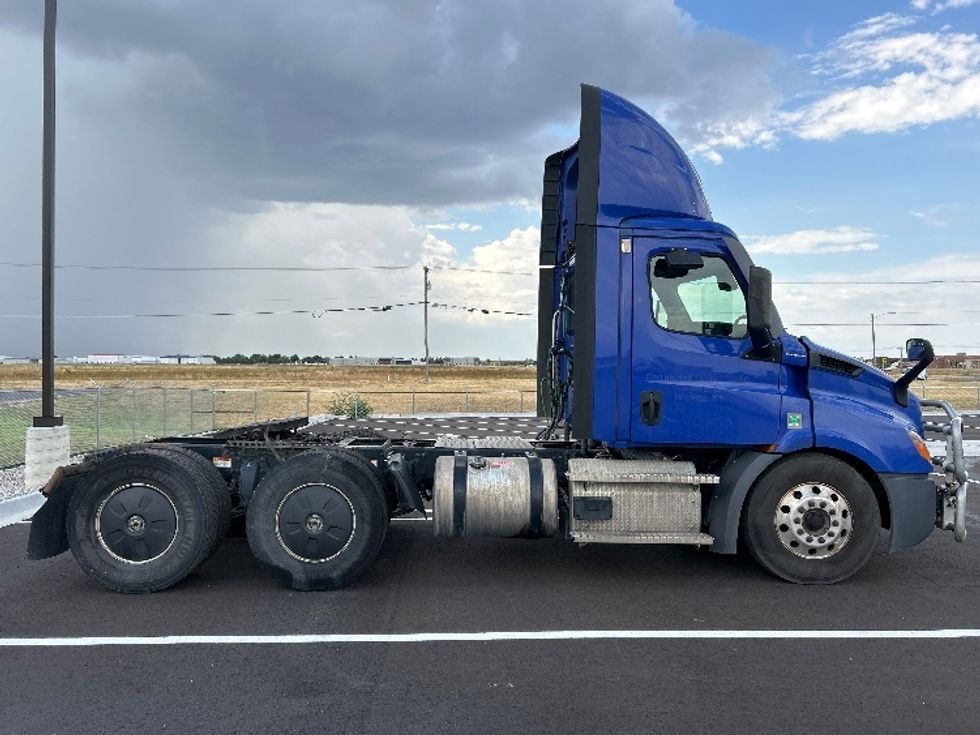 Day Cab Tractor-Heavy Duty Tractors-Freightliner-2021-T11664ST-Wichita-KS-585,555\n\t\tmiles-$ 38,000 - Image 8