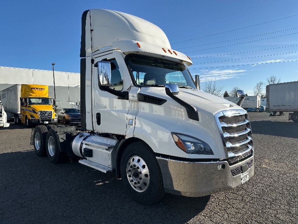 Day Cab Tractor-Heavy Duty Tractors-Freightliner-2021-T11664ST-Wilsonville-OR-466,338\n\t\tmiles-$ 50,500 - Image 1