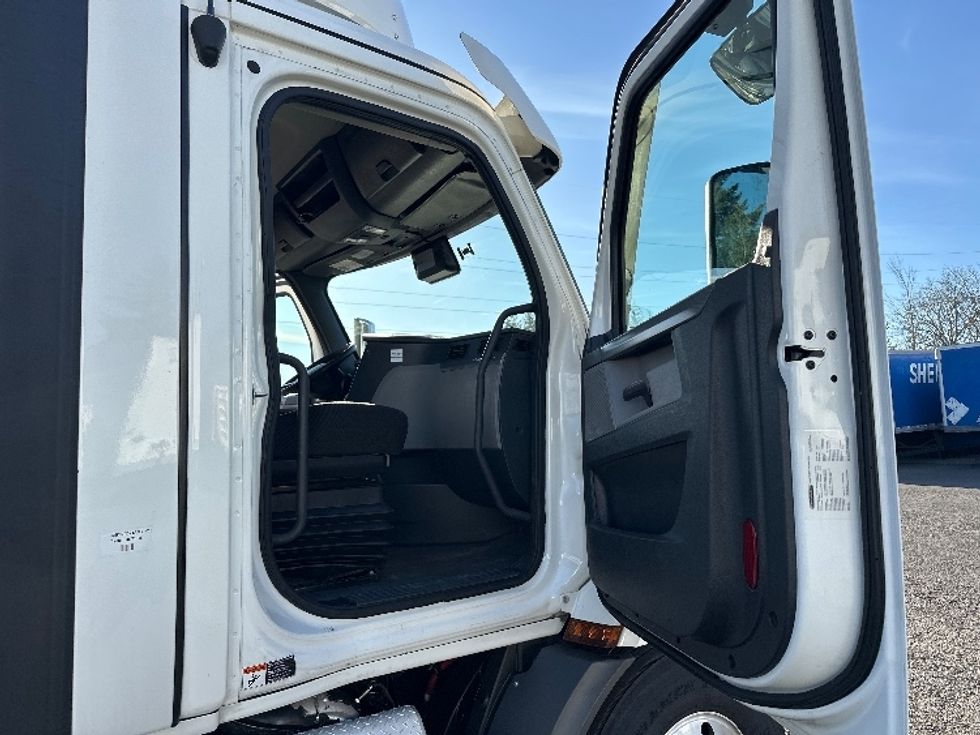 Day Cab Tractor-Heavy Duty Tractors-Freightliner-2021-T11664ST-Wilsonville-OR-466,338\n\t\tmiles-$ 50,500 - Image 12