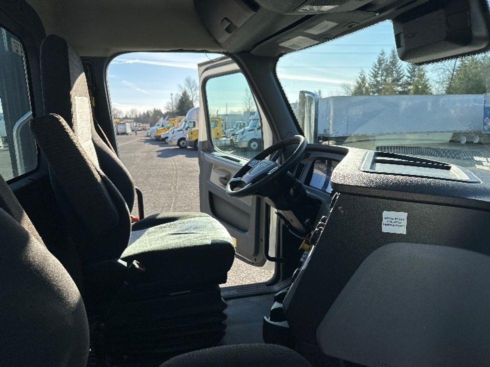 Day Cab Tractor-Heavy Duty Tractors-Freightliner-2021-T11664ST-Wilsonville-OR-466,338\n\t\tmiles-$ 50,500 - Image 14