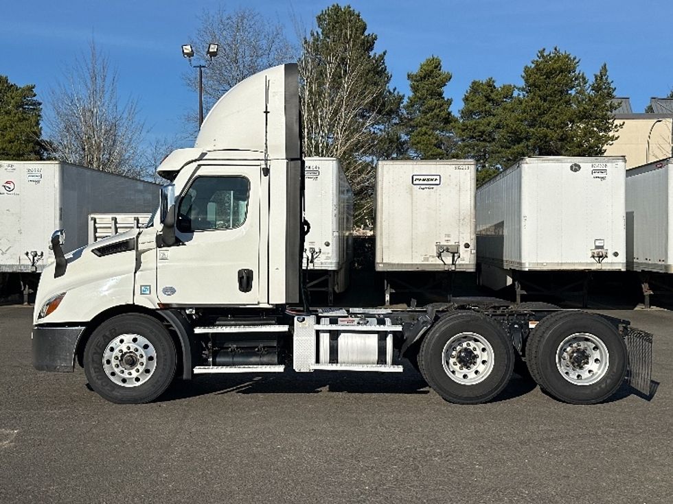 Day Cab Tractor-Heavy Duty Tractors-Freightliner-2021-T11664ST-Wilsonville-OR-466,338\n\t\tmiles-$ 50,500 - Image 4