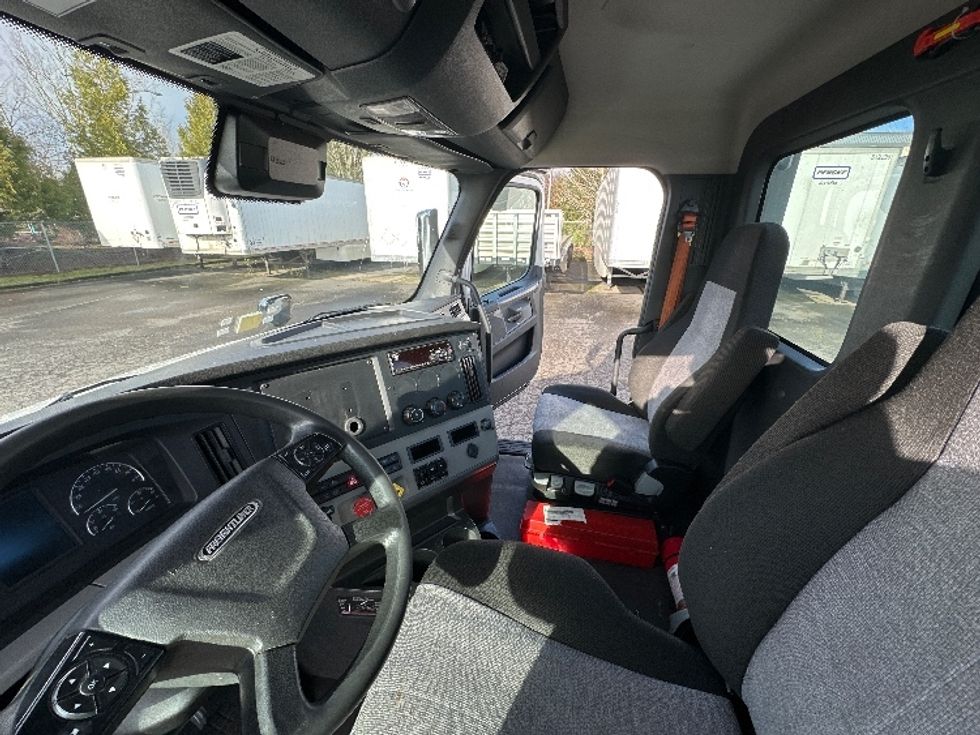 Day Cab Tractor-Heavy Duty Tractors-Freightliner-2021-T11664ST-Wilsonville-OR-481,109\n\t\tmiles-$ 49,000 - Image 10