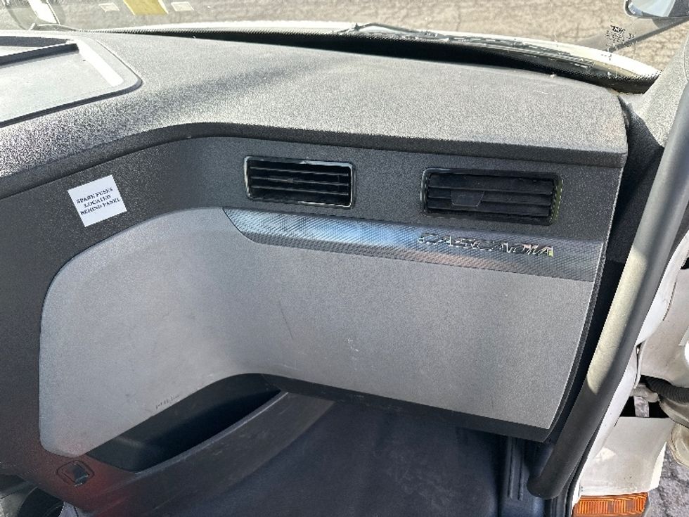 Day Cab Tractor-Heavy Duty Tractors-Freightliner-2021-T11664ST-Wilsonville-OR-481,109\n\t\tmiles-$ 49,000 - Image 13