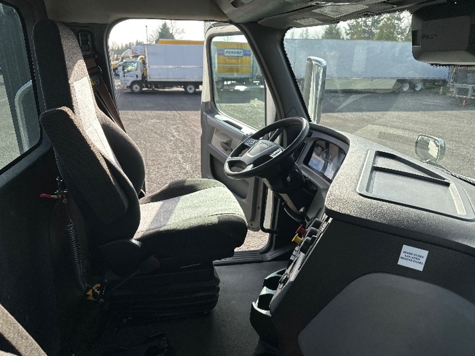 Day Cab Tractor-Heavy Duty Tractors-Freightliner-2021-T11664ST-Wilsonville-OR-481,109\n\t\tmiles-$ 49,000 - Image 14