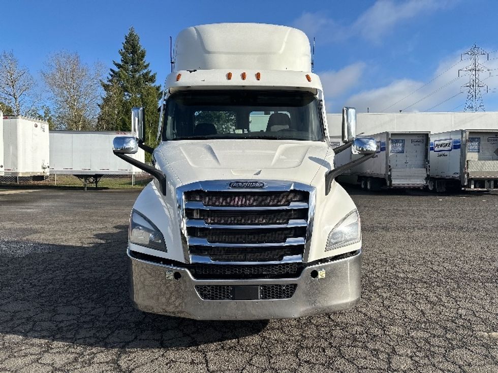 Day Cab Tractor-Heavy Duty Tractors-Freightliner-2021-T11664ST-Wilsonville-OR-481,109\n\t\tmiles-$ 49,000 - Image 2