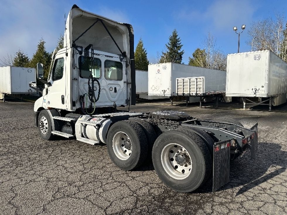 Day Cab Tractor-Heavy Duty Tractors-Freightliner-2021-T11664ST-Wilsonville-OR-481,109\n\t\tmiles-$ 49,000 - Image 5