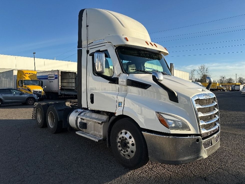 Day Cab Tractor-Heavy Duty Tractors-Freightliner-2021-T11664ST-Wilsonville-OR-536,091\n\t\tmiles-$ 43,250 - Image 1