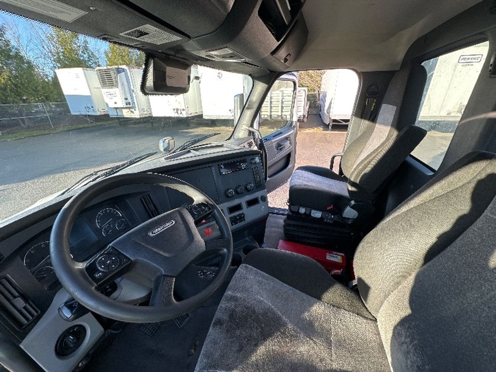 Day Cab Tractor-Heavy Duty Tractors-Freightliner-2021-T11664ST-Wilsonville-OR-536,091\n\t\tmiles-$ 43,250 - Image 10