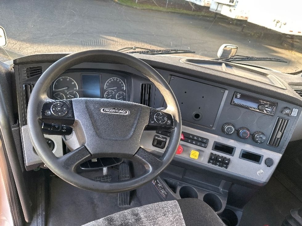 Day Cab Tractor-Heavy Duty Tractors-Freightliner-2021-T11664ST-Wilsonville-OR-536,091\n\t\tmiles-$ 43,250 - Image 11