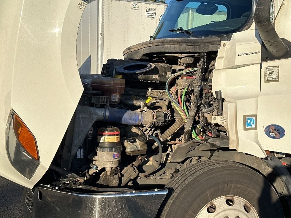 Day Cab Tractor-Heavy Duty Tractors-Freightliner-2021-T11664ST-Wilsonville-OR-536,091\n\t\tmiles-$ 43,250 - Image 16