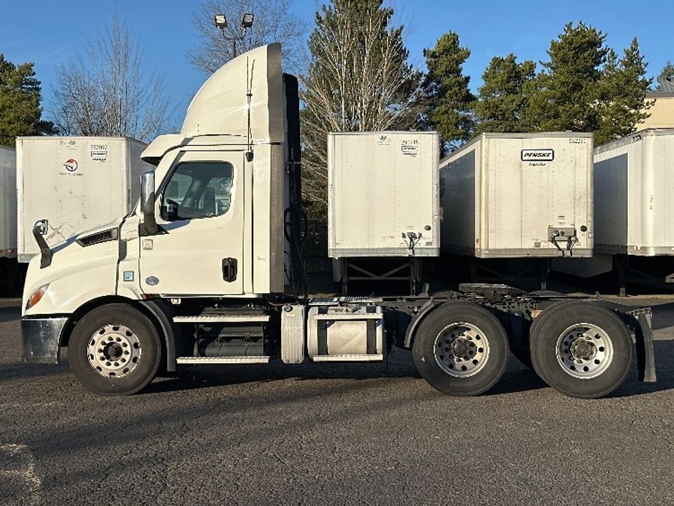 Day Cab Tractor-Heavy Duty Tractors-Freightliner-2021-T11664ST-Wilsonville-OR-536,091\n\t\tmiles-$ 43,250 - Image 4