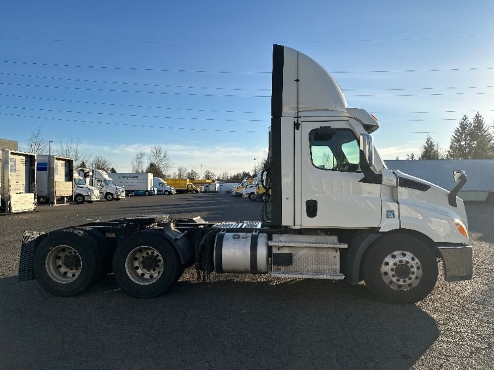 Day Cab Tractor-Heavy Duty Tractors-Freightliner-2021-T11664ST-Wilsonville-OR-536,091\n\t\tmiles-$ 43,250 - Image 8