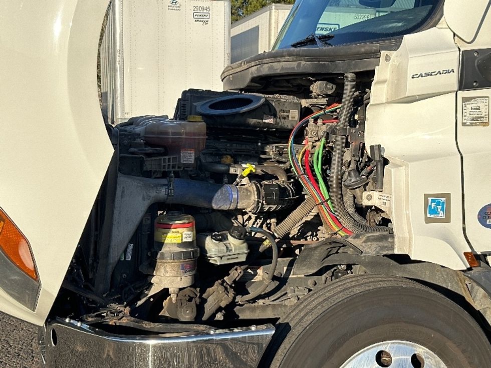 Day Cab Tractor-Heavy Duty Tractors-Freightliner-2021-T11664ST-Wilsonville-OR-555,560\n\t\tmiles-$ 41,250 - Image 16