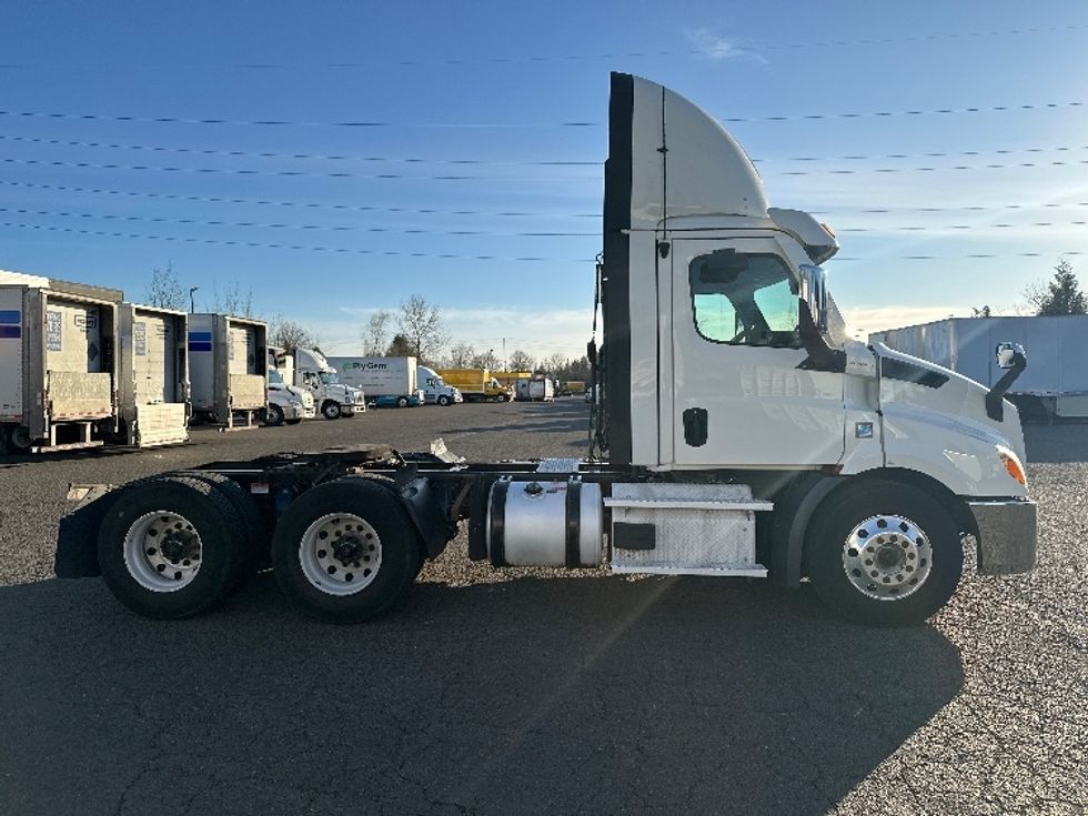 Day Cab Tractor-Heavy Duty Tractors-Freightliner-2021-T11664ST-Wilsonville-OR-555,560\n\t\tmiles-$ 41,250 - Image 8
