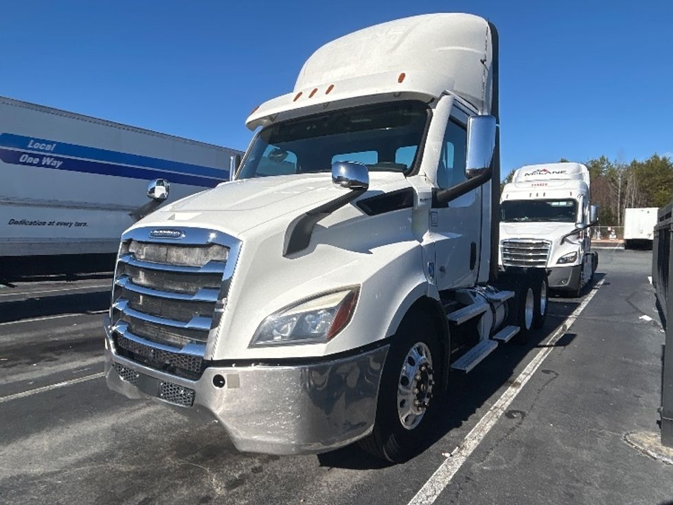 Day Cab Tractor-Heavy Duty Tractors-Freightliner-2021-T11664ST-Winston Salem-NC-532,233\n\t\tmiles-$ 43,500 - Image 3