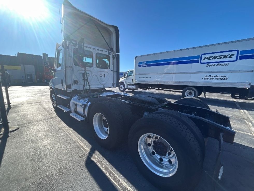 Day Cab Tractor-Heavy Duty Tractors-Freightliner-2021-T11664ST-Winston Salem-NC-532,233\n\t\tmiles-$ 43,500 - Image 5