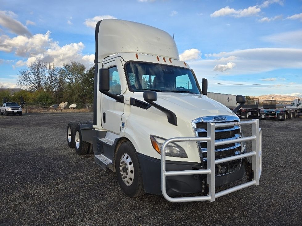 Day Cab Tractor-Heavy Duty Tractors-Freightliner-2021-T11664ST-Yakima-WA-455,533\n\t\tmiles-$ 51,500 - Image 1