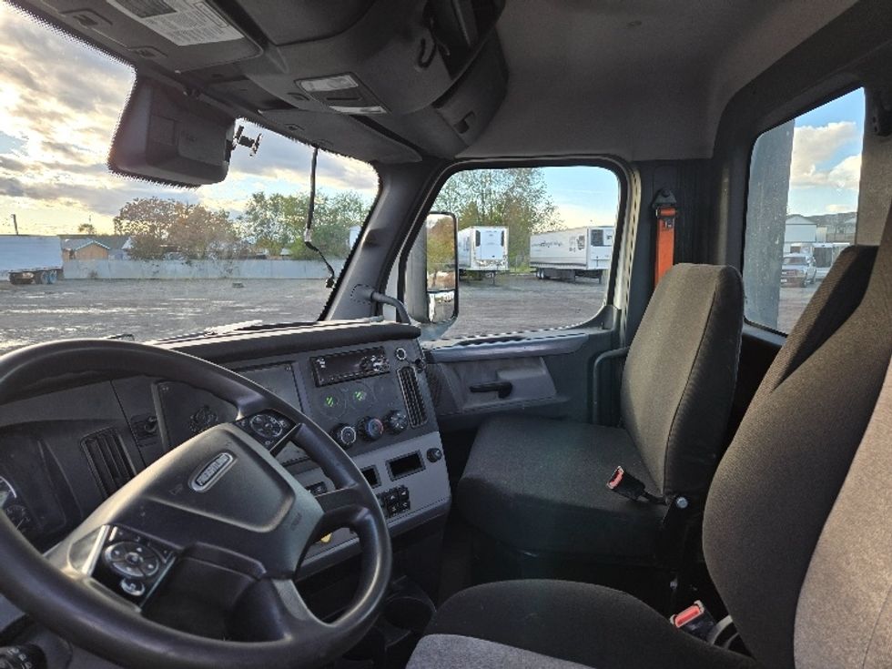 Day Cab Tractor-Heavy Duty Tractors-Freightliner-2021-T11664ST-Yakima-WA-455,533\n\t\tmiles-$ 51,500 - Image 10