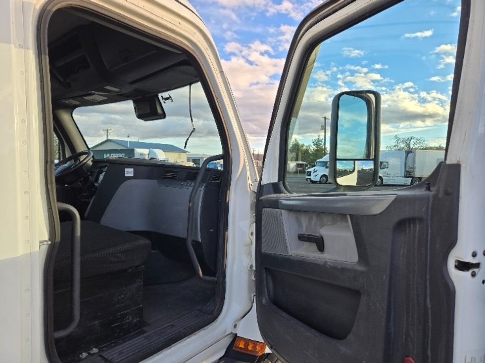 Day Cab Tractor-Heavy Duty Tractors-Freightliner-2021-T11664ST-Yakima-WA-455,533\n\t\tmiles-$ 51,500 - Image 12