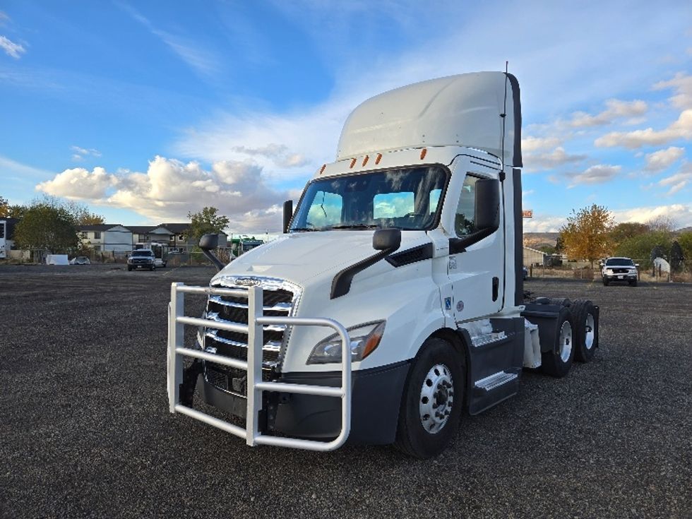 Day Cab Tractor-Heavy Duty Tractors-Freightliner-2021-T11664ST-Yakima-WA-455,533\n\t\tmiles-$ 51,500 - Image 3