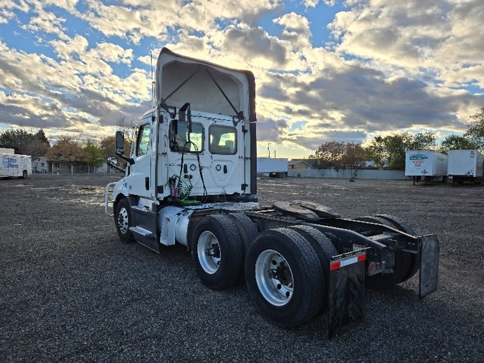 Day Cab Tractor-Heavy Duty Tractors-Freightliner-2021-T11664ST-Yakima-WA-455,533\n\t\tmiles-$ 51,500 - Image 5