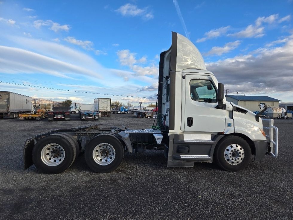 Day Cab Tractor-Heavy Duty Tractors-Freightliner-2021-T11664ST-Yakima-WA-455,533\n\t\tmiles-$ 51,500 - Image 8