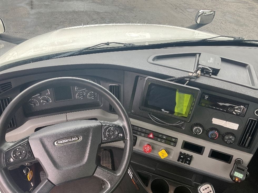 Day Cab Tractor-Heavy Duty Tractors-Freightliner-2021-T12642ST-Akron-OH-175,936\n\t\tmiles-$ 56,000 - Image 11
