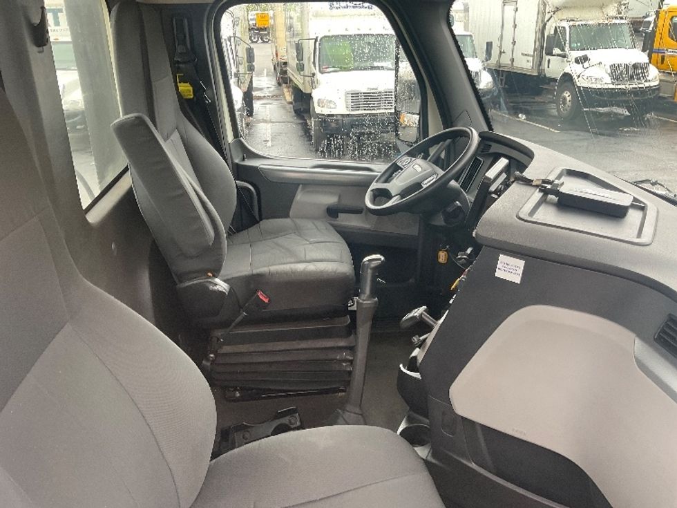 Day Cab Tractor-Heavy Duty Tractors-Freightliner-2021-T12642ST-Akron-OH-175,936\n\t\tmiles-$ 56,000 - Image 14
