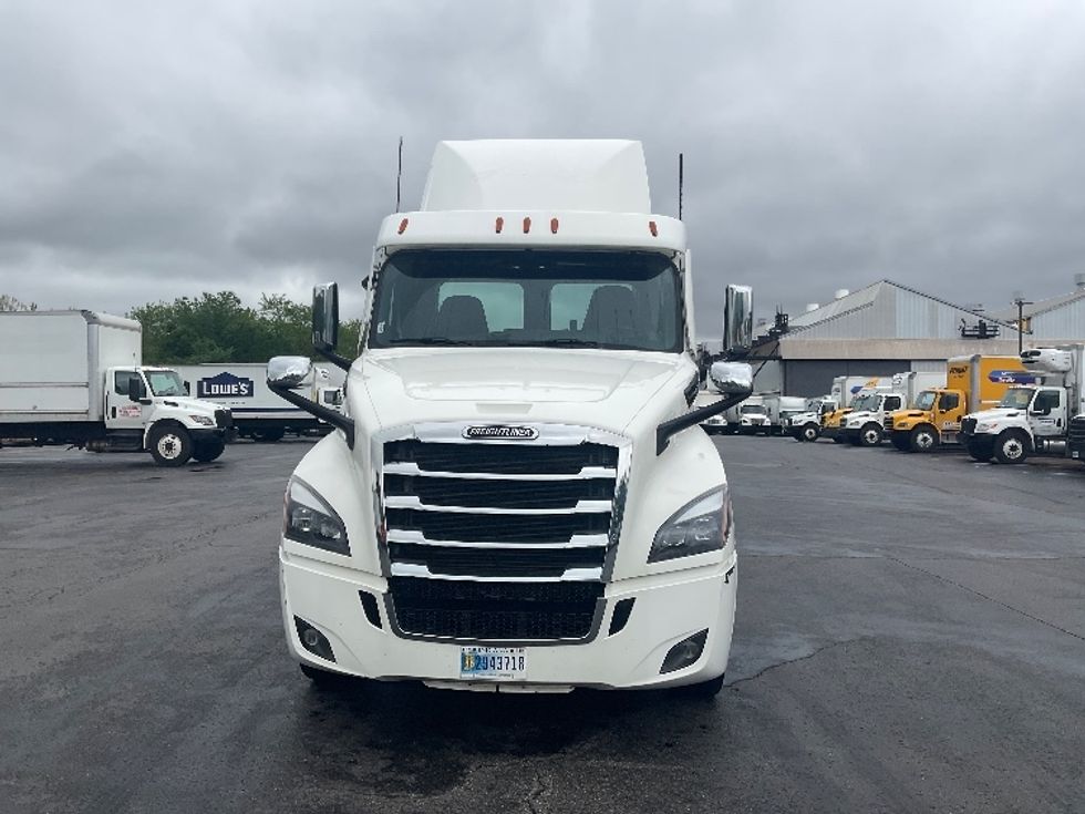 Day Cab Tractor-Heavy Duty Tractors-Freightliner-2021-T12642ST-Akron-OH-175,936\n\t\tmiles-$ 56,000 - Image 2