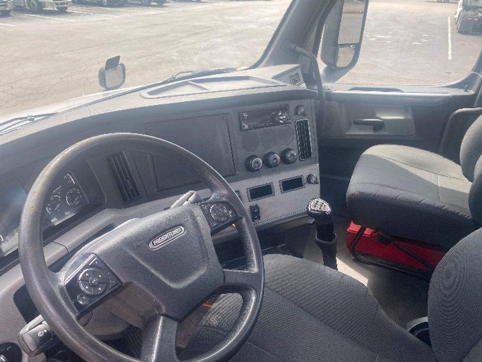 Day Cab Tractor-Heavy Duty Tractors-Freightliner-2021-T12642ST-Binghamton-NY-278,899\n\t\tmiles-$ 47,000 - Image 10