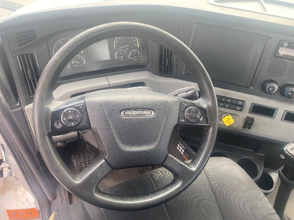 Day Cab Tractor-Heavy Duty Tractors-Freightliner-2021-T12642ST-Binghamton-NY-278,899\n\t\tmiles-$ 47,000 - Image 11