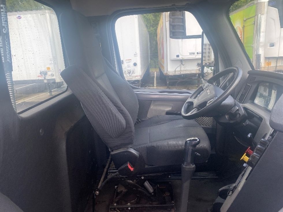 Day Cab Tractor-Heavy Duty Tractors-Freightliner-2021-T12642ST-Binghamton-NY-278,899\n\t\tmiles-$ 47,000 - Image 14