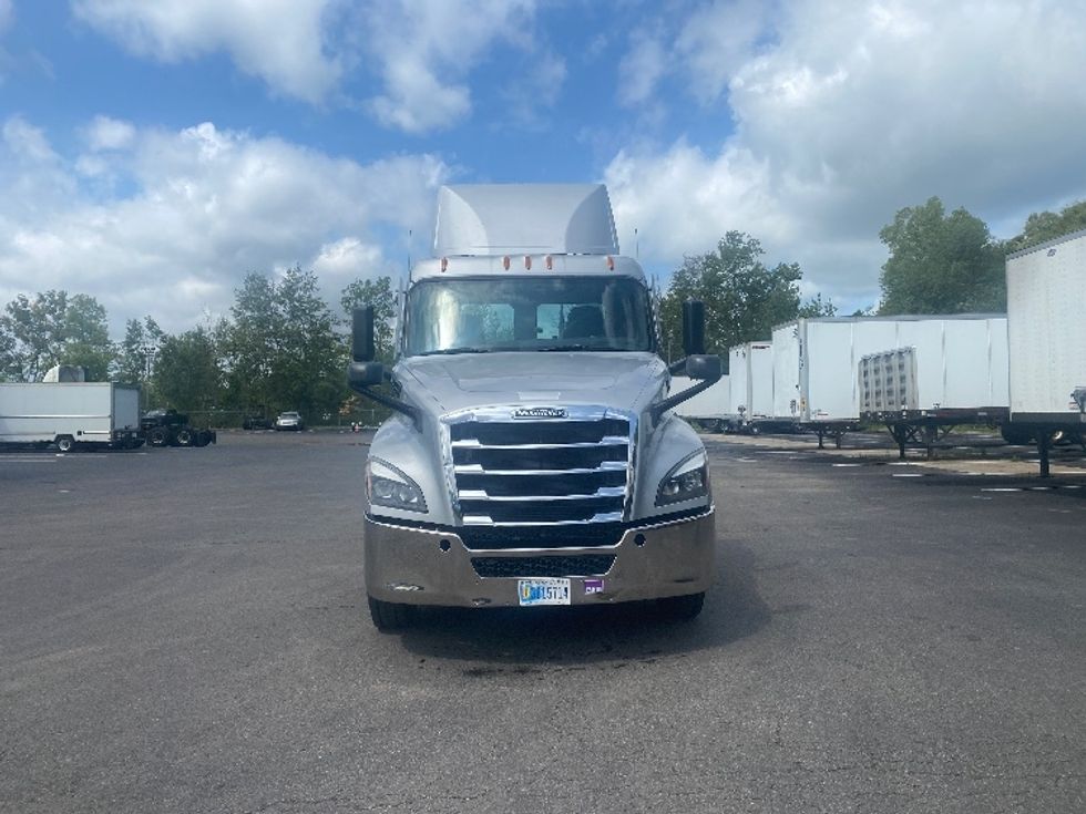 Day Cab Tractor-Heavy Duty Tractors-Freightliner-2021-T12642ST-Binghamton-NY-278,899\n\t\tmiles-$ 47,000 - Image 2