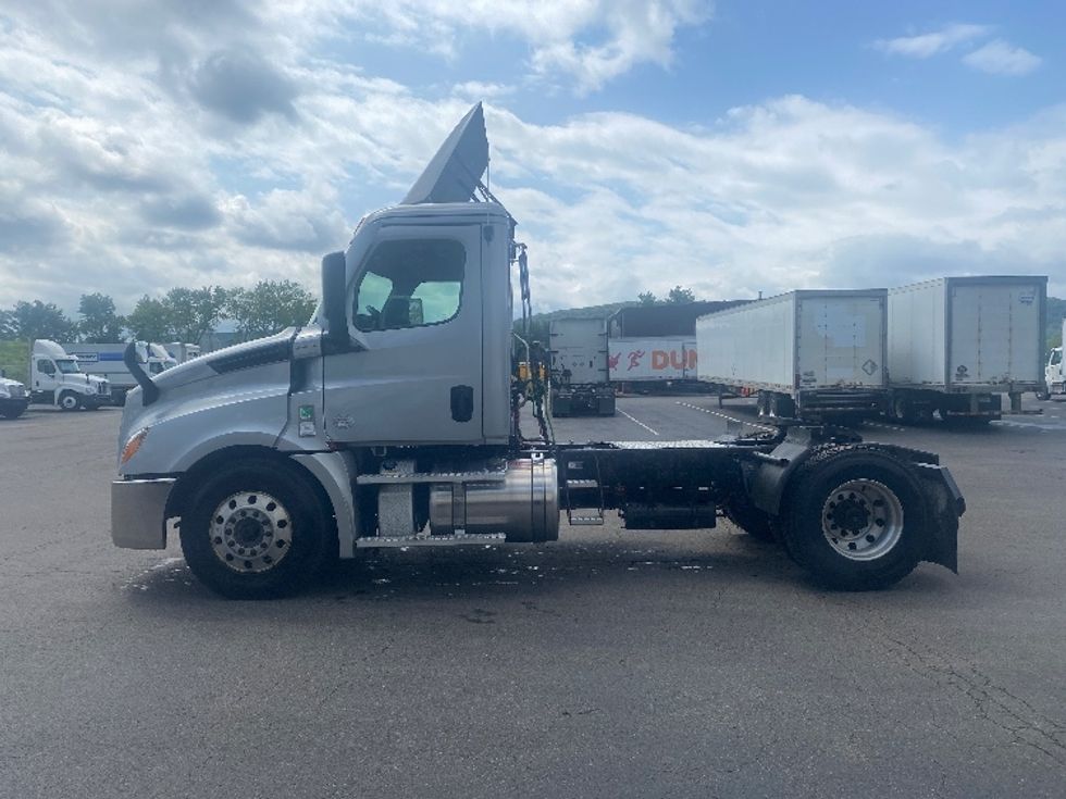 Day Cab Tractor-Heavy Duty Tractors-Freightliner-2021-T12642ST-Binghamton-NY-278,899\n\t\tmiles-$ 47,000 - Image 4