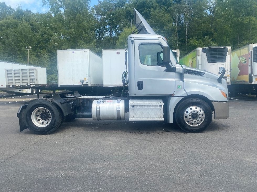 Day Cab Tractor-Heavy Duty Tractors-Freightliner-2021-T12642ST-Binghamton-NY-278,899\n\t\tmiles-$ 47,000 - Image 8