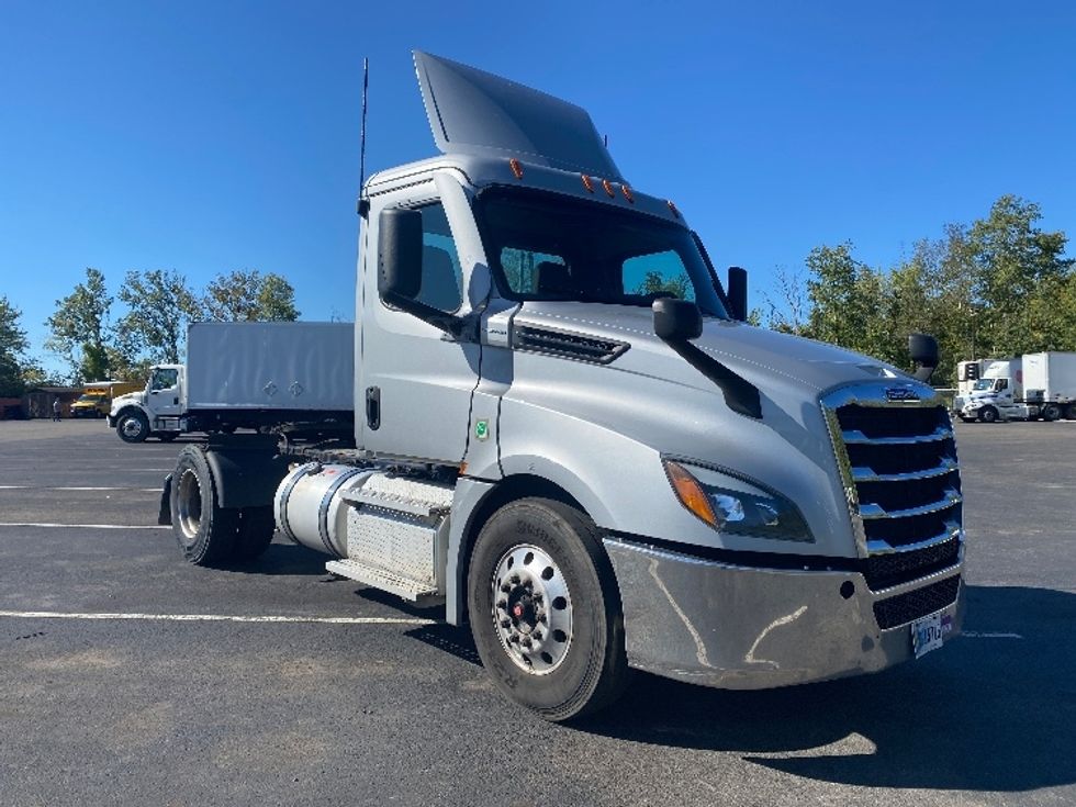 Day Cab Tractor-Heavy Duty Tractors-Freightliner-2021-T12642ST-Binghamton-NY-301,879\n\t\tmiles-$ 47,000 - Image 1