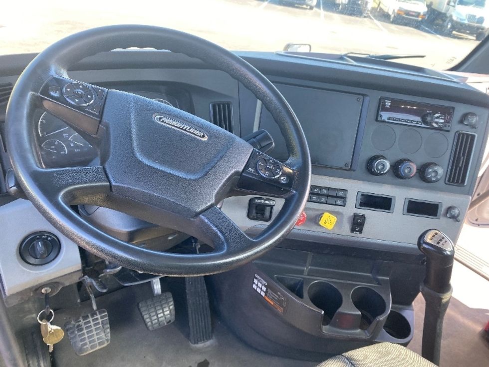Day Cab Tractor-Heavy Duty Tractors-Freightliner-2021-T12642ST-Binghamton-NY-301,879\n\t\tmiles-$ 47,000 - Image 11