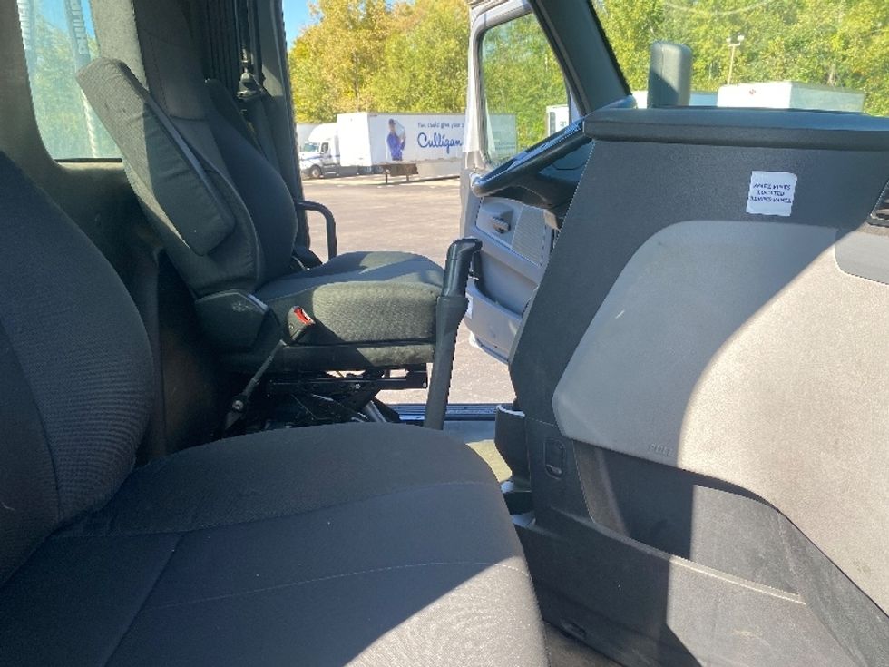 Day Cab Tractor-Heavy Duty Tractors-Freightliner-2021-T12642ST-Binghamton-NY-301,879\n\t\tmiles-$ 47,000 - Image 14