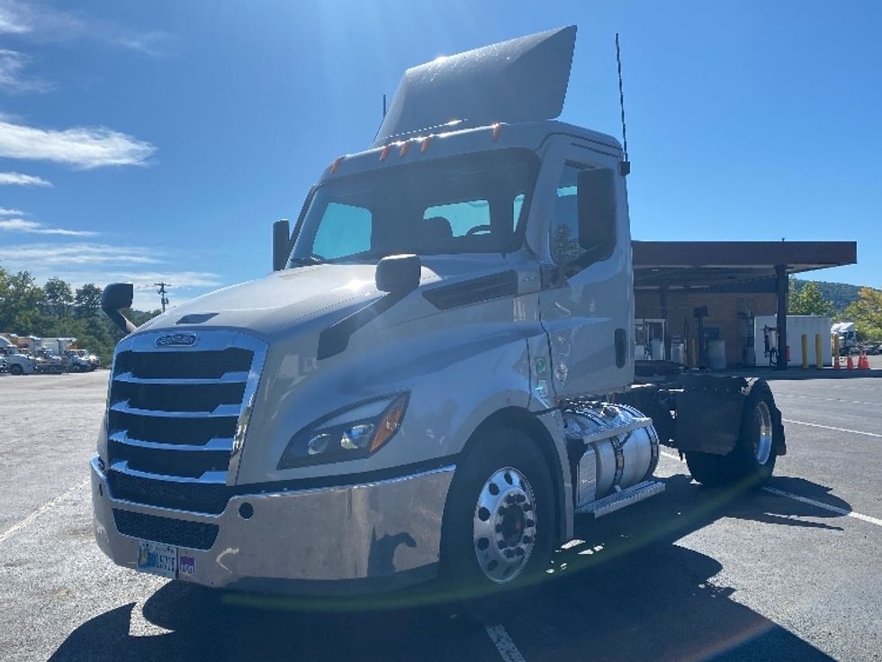 Day Cab Tractor-Heavy Duty Tractors-Freightliner-2021-T12642ST-Binghamton-NY-301,879\n\t\tmiles-$ 47,000 - Image 3