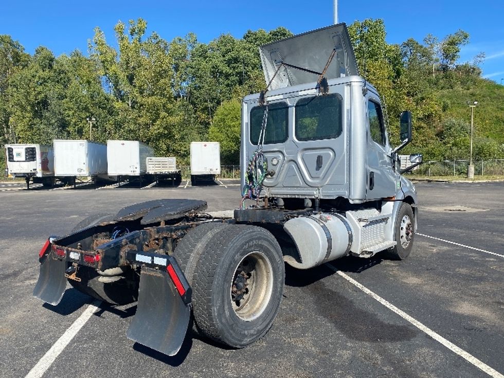 Day Cab Tractor-Heavy Duty Tractors-Freightliner-2021-T12642ST-Binghamton-NY-301,879\n\t\tmiles-$ 47,000 - Image 7