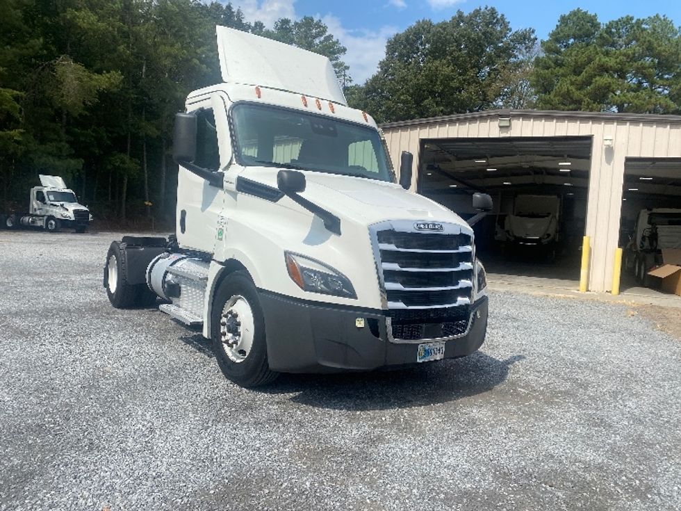 Day Cab Tractor-Heavy Duty Tractors-Freightliner-2021-T12642ST-Cleveland-TN-522,355\n\t\tmiles-$ 40,250 - Image 1
