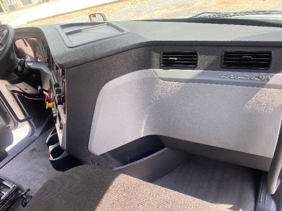 Day Cab Tractor-Heavy Duty Tractors-Freightliner-2021-T12642ST-Cleveland-TN-522,355\n\t\tmiles-$ 40,250 - Image 12