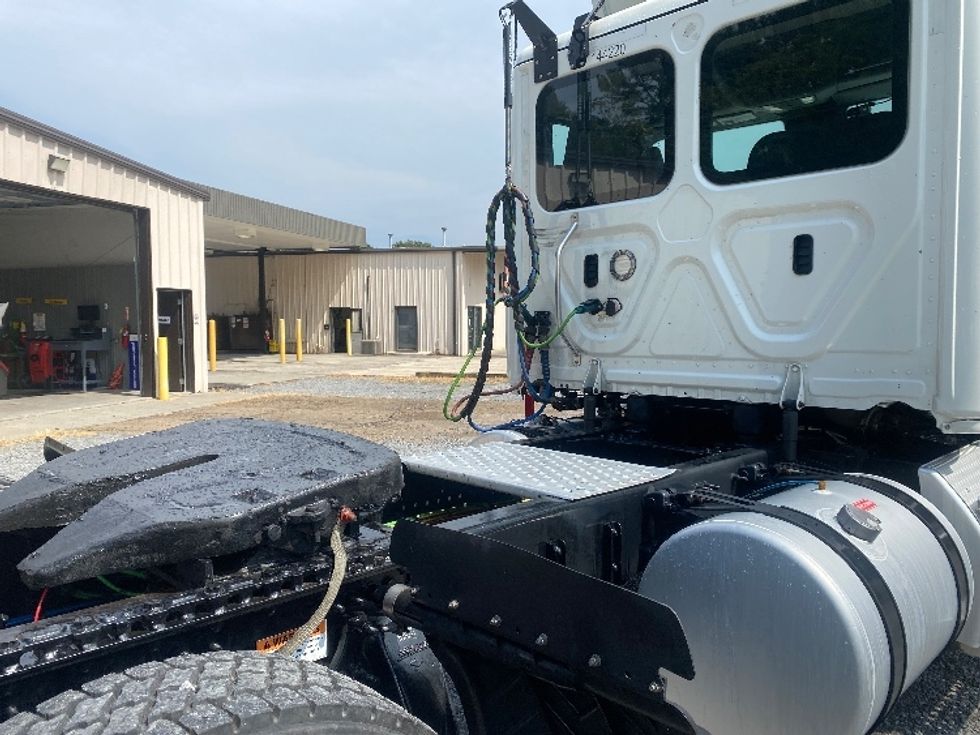 Day Cab Tractor-Heavy Duty Tractors-Freightliner-2021-T12642ST-Cleveland-TN-522,355\n\t\tmiles-$ 40,250 - Image 16