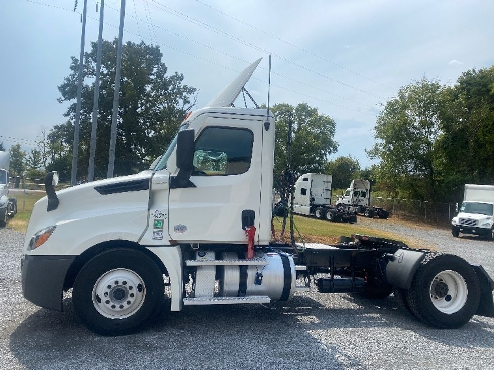 Day Cab Tractor-Heavy Duty Tractors-Freightliner-2021-T12642ST-Cleveland-TN-522,355\n\t\tmiles-$ 40,250 - Image 4