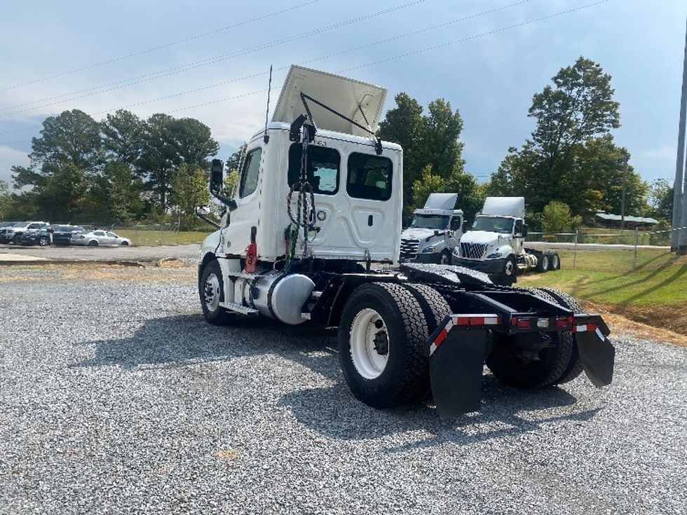 Day Cab Tractor-Heavy Duty Tractors-Freightliner-2021-T12642ST-Cleveland-TN-522,355\n\t\tmiles-$ 40,250 - Image 5