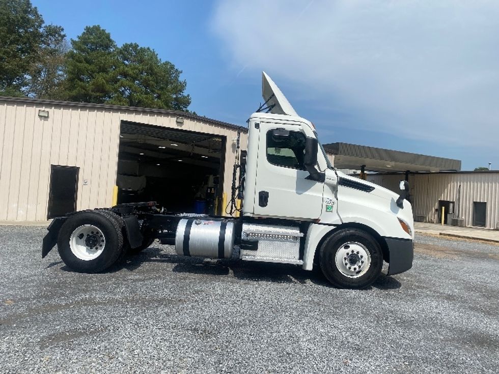 Day Cab Tractor-Heavy Duty Tractors-Freightliner-2021-T12642ST-Cleveland-TN-522,355\n\t\tmiles-$ 40,250 - Image 8