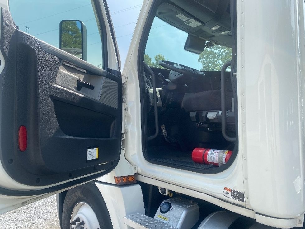 Day Cab Tractor-Heavy Duty Tractors-Freightliner-2021-T12642ST-Cleveland-TN-522,355\n\t\tmiles-$ 40,250 - Image 9