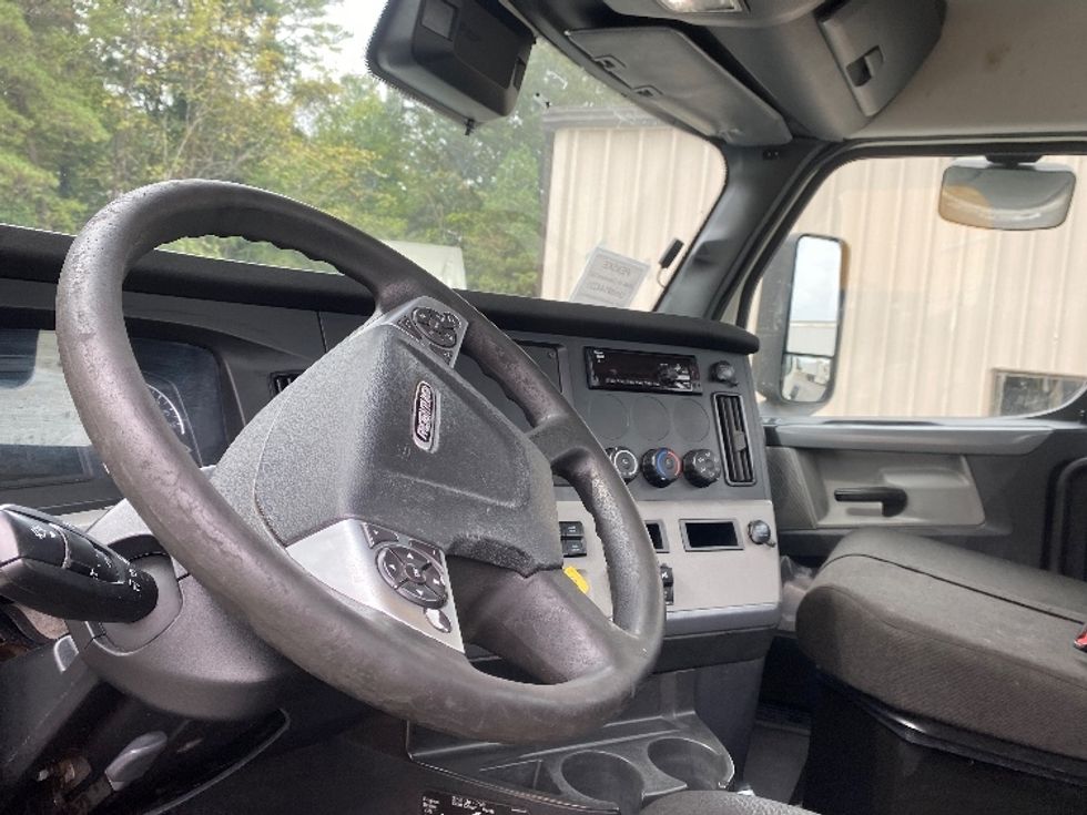 Day Cab Tractor-Heavy Duty Tractors-Freightliner-2021-T12642ST-Cleveland-TN-887,468\n\t\tmiles-$ 28,750 - Image 10